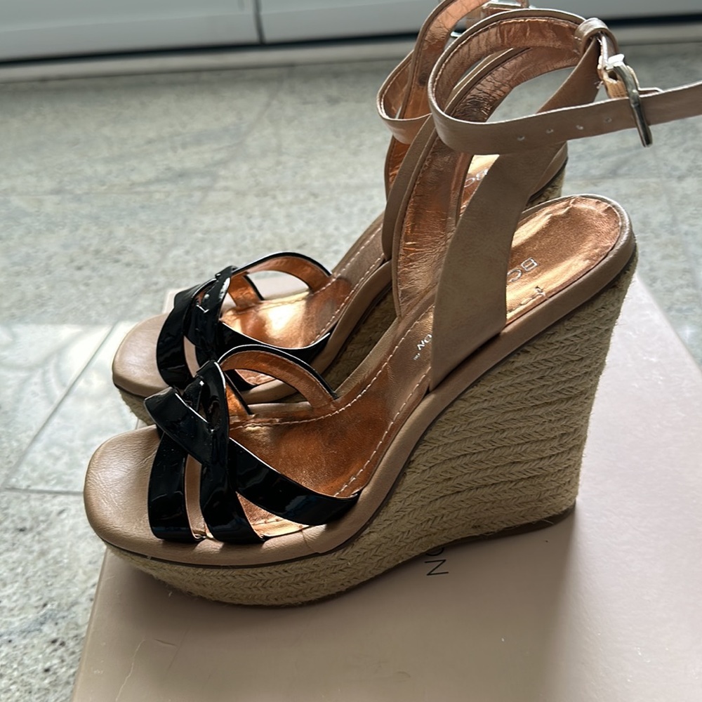 BCBGeneration Wedges size 6